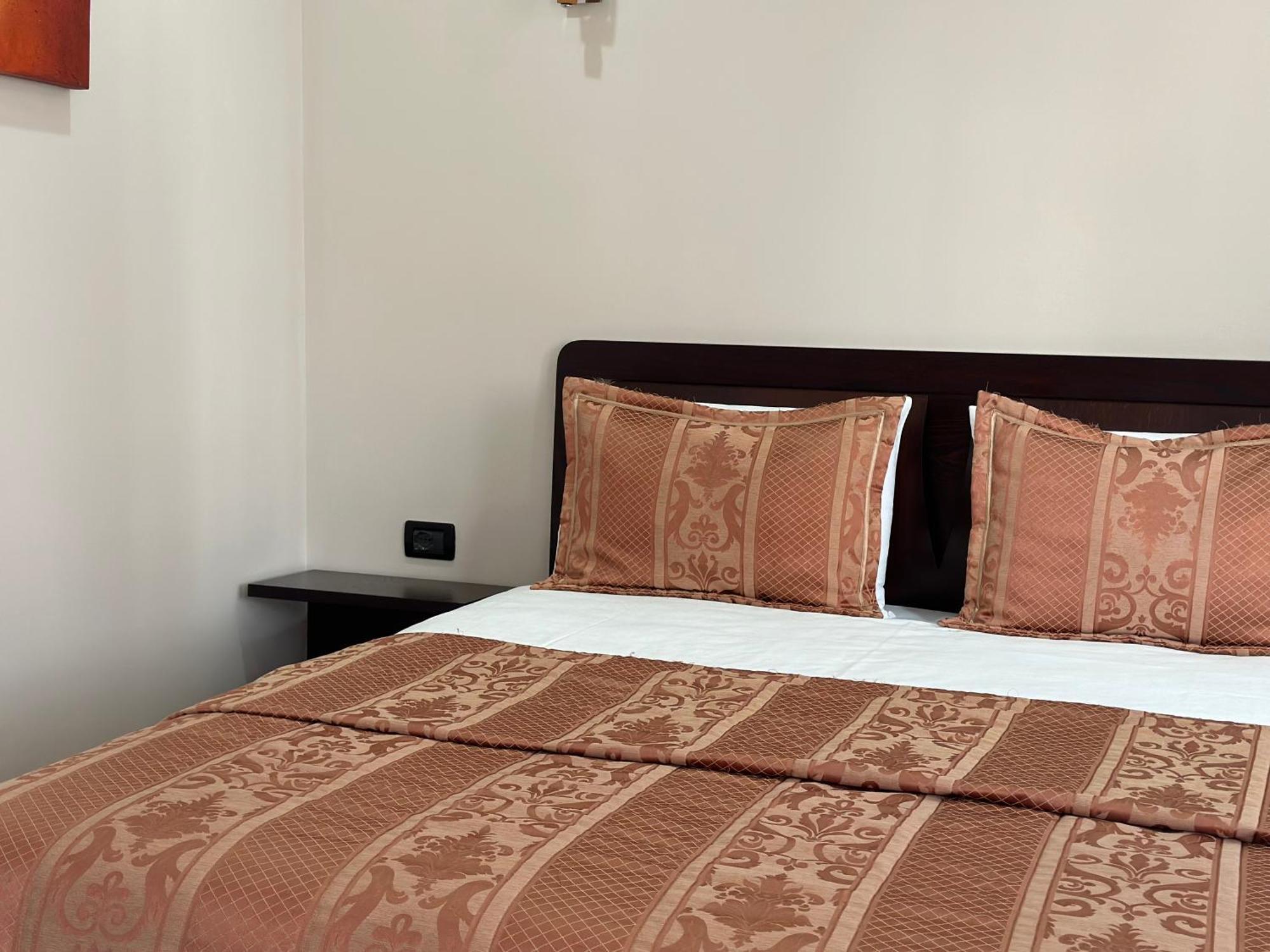 Rritja E Koranit Hotel Tushemisht Eksteriør billede